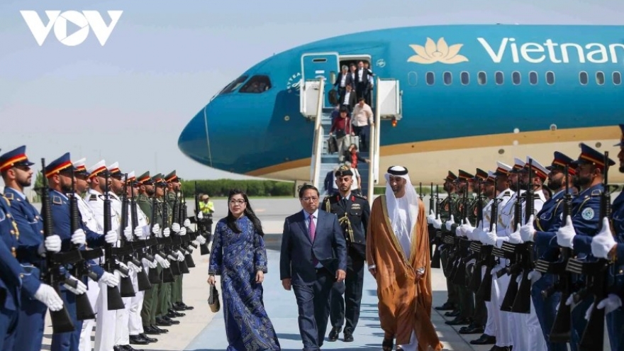 PM Chinh arrives in Abu Dhab for official visit to UAE